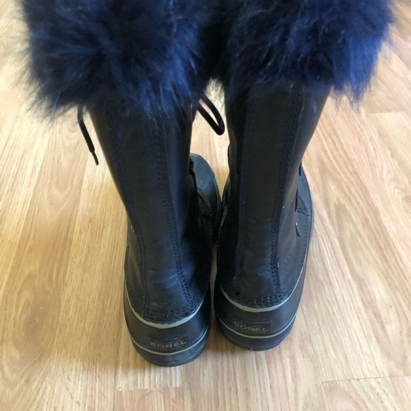 Sorel Black Lace Up Boots with Blue Fur Trim - Picture 6 of 13
